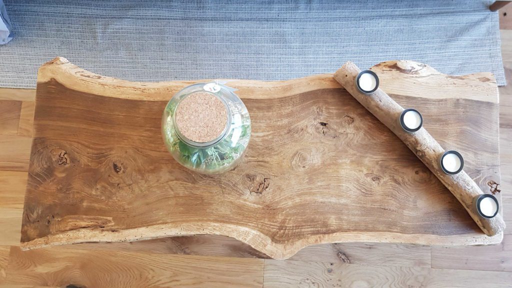 Où acheter des meubles d’occasion - petite table en bois artisanale (2)