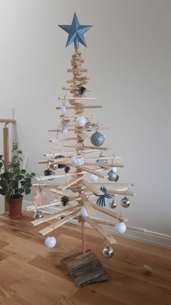 Décoration de Noël écologique - Sapin de Noël écolo en tasseaux de bois