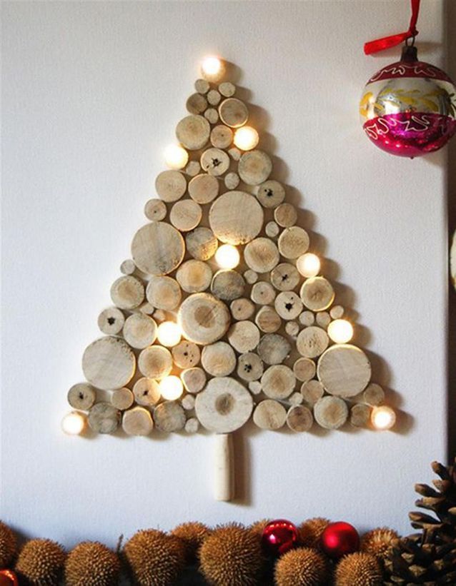 Un sapin de Noël en bois avec des rondelles - Sapin de Noël écologique