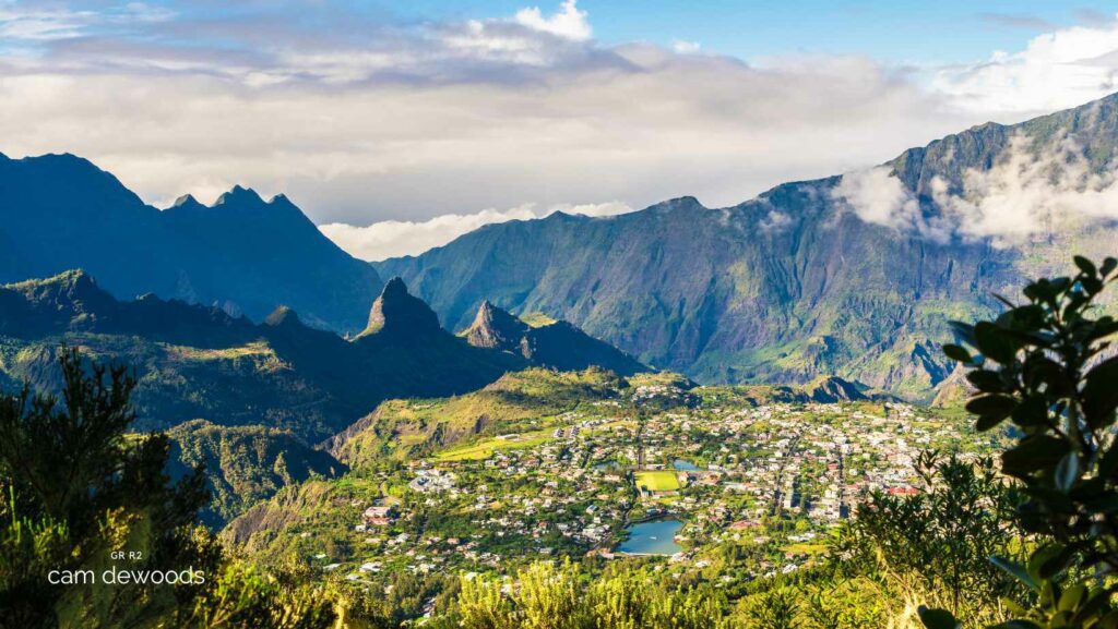 gr r2 - traversée de la réunion à pied