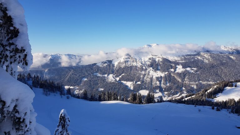 randonnée raquette la clusaz​